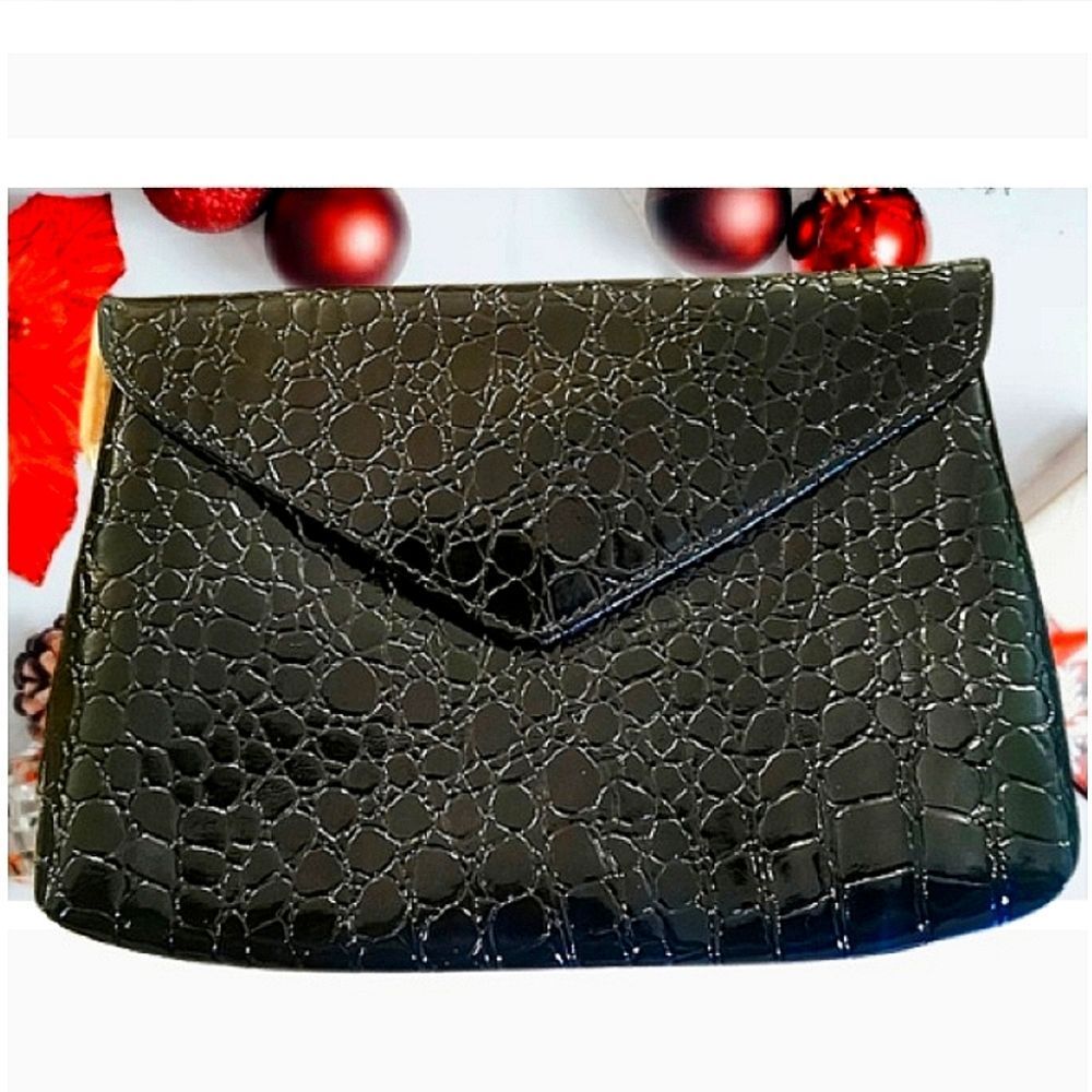 Snakeskin clutch🐍